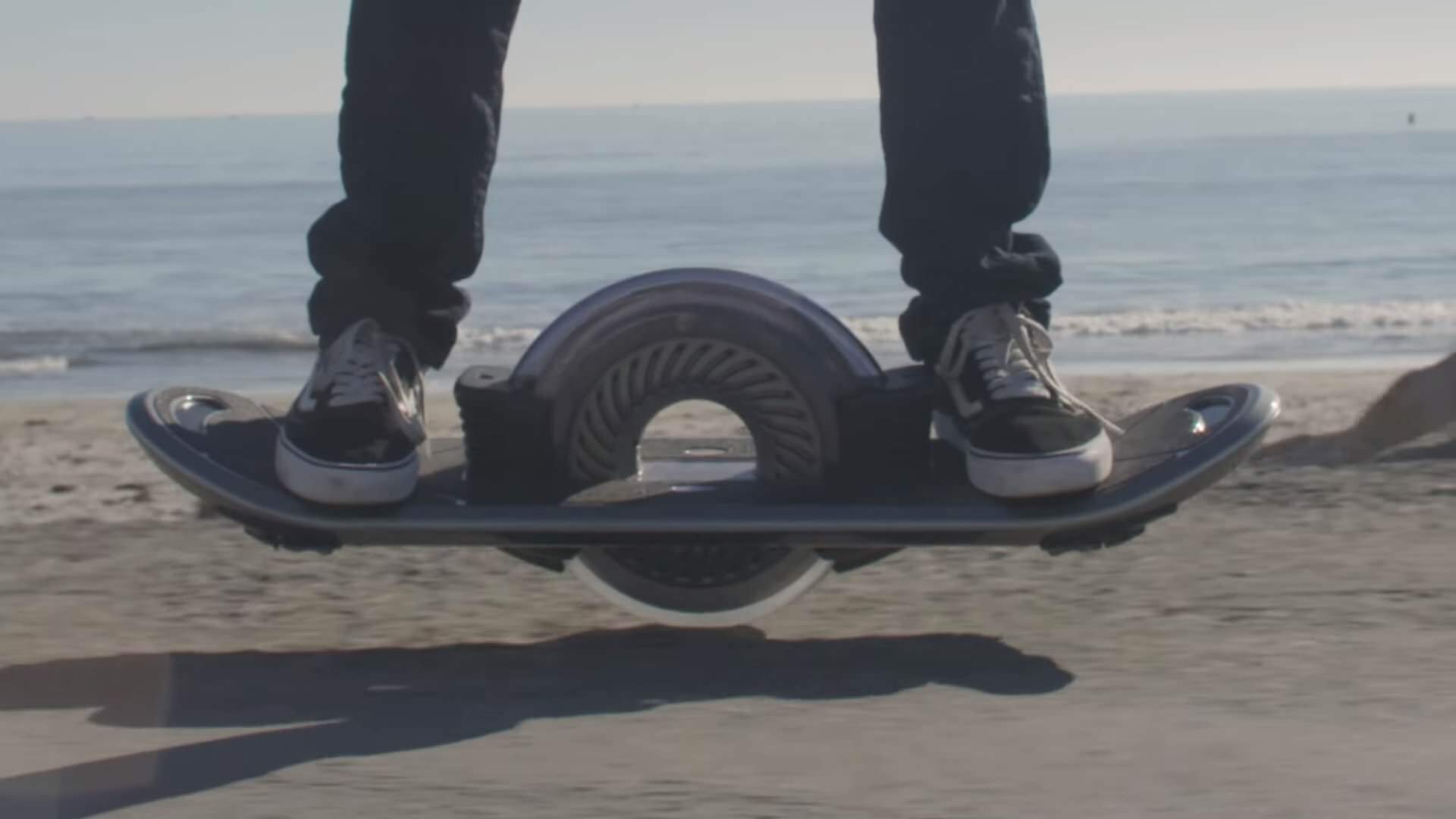 一輪で自走できるスケートボードhoverboard